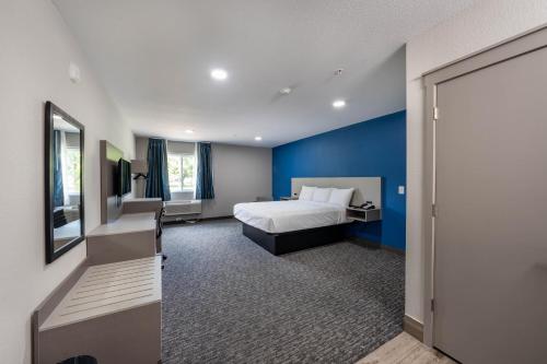 Hummingbird Hotel in Millersville (TN)