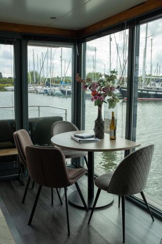 Houseboat De Amstel, Monnickendam