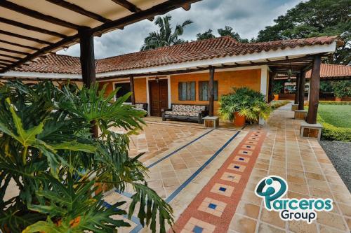Amplia Hacienda en Morelia, Pereira Por Parceros Group