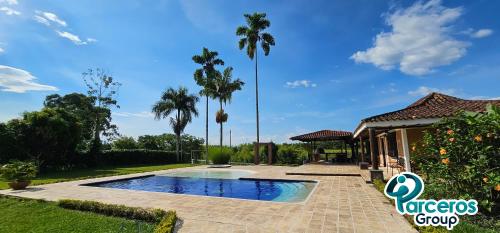Amplia Hacienda en Morelia, Pereira Por Parceros Group in Oriente