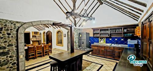 Amplia Hacienda en Morelia, Pereira Por Parceros Group in Oriente