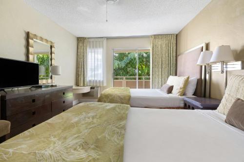 Plantation Hale Suites - image 40