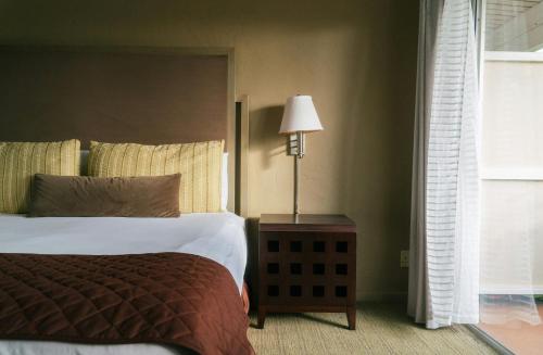 Plantation Hale Suites - image 41