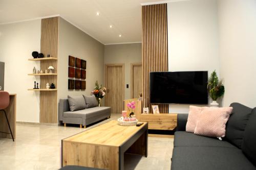 Golden Living apartments - Χαϊδευτό
