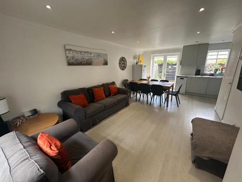 Brighton Central Home with free parking