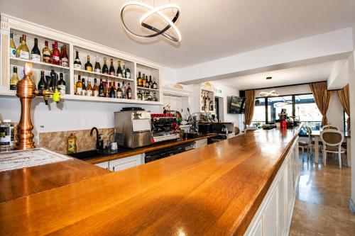 Ресторант, AlexOlar Retreat Apuseni in Mătişeşti