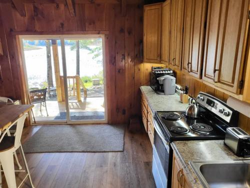 Mill Pond Waterfront Cabin On The Way To Sugarloaf in Farmington (ME)