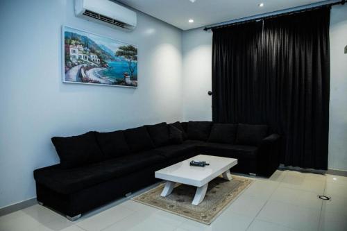 Quiet Rooms 5 Serviced Apartments - image 3