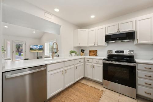 Cowboy Cottage with Garage, Bikes, Near Park and Trails in Sheely Addition