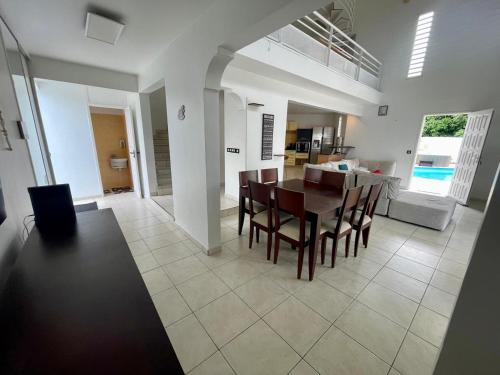 บริการและสิ่งอำนวยความสะดวก, Nouveau ! Jolie villa tropicale tout confort - piscine et spa in ซานต์ โรเซ