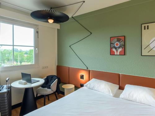 Ibis Strasbourg Aéroport Le Zénith — hotel in 2 Rue Du Marechal Foch, Lingolsheim FR, 67380