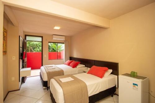 1 queen bed, 1 twin bed