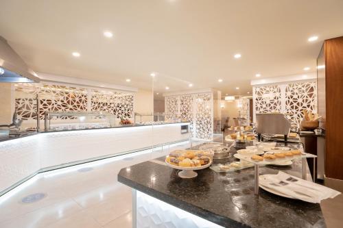 Food and beverages, Hodelpa Gran Almirante Hotel in Santiago De Los Caballeros