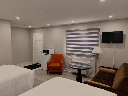 2 double beds, 1 sofa bed