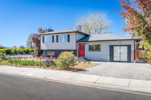 Spacious Pet-Friendly Retreat 4BR Grill 5 Beds - main image