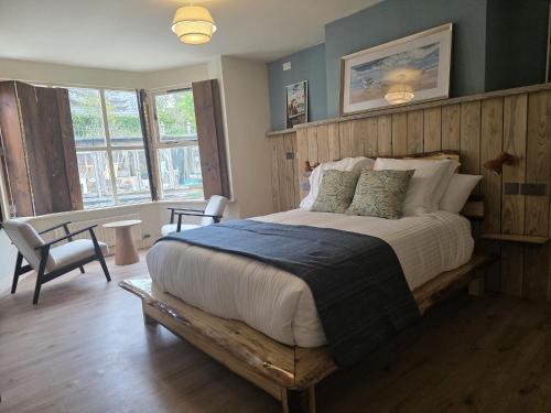 Connemara National Park Lodge
