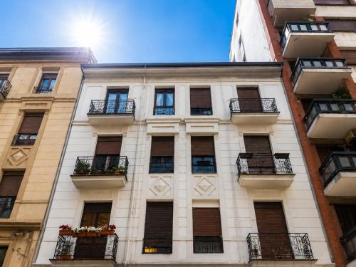 Exclusive Apartment between Old Town & Guggenheim!! Private Parking, Bilbao (foto 6)