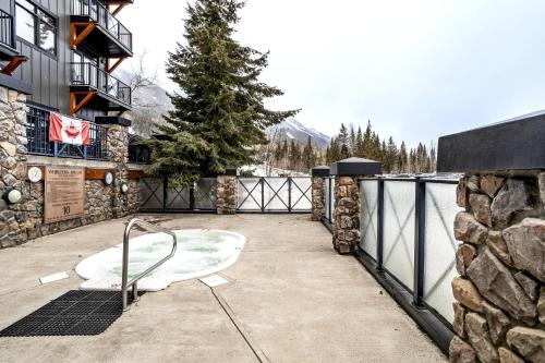 GLACIER MOUNTAINEER LODGE