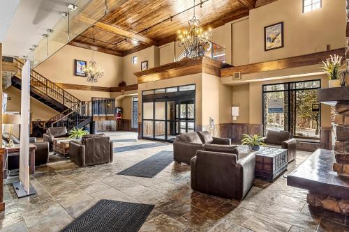 GLACIER MOUNTAINEER LODGE