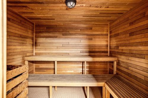 GLACIER MOUNTAINEER LODGE