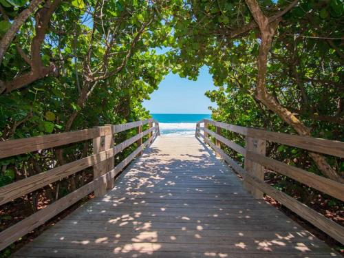 Beach, 6811 Highway A1A 2 in Melbourne Beach (FL)