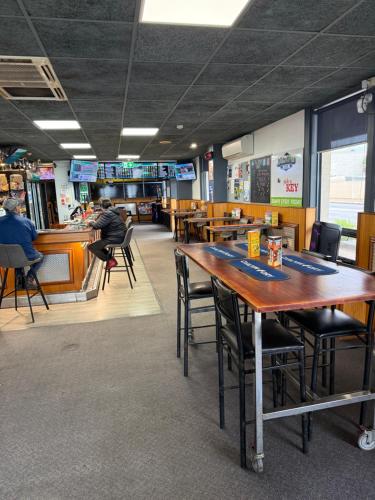 Pub/Lounge, Seabreeze Hotel Tumby Bay in Eyre Peninsula