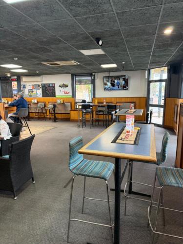 Pub/Lounge, Seabreeze Hotel Tumby Bay in Eyre Peninsula