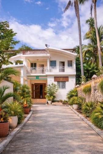 Mozard Hotel in Cayes-Jacmel