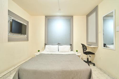 El Poblado Room #2 with Private Bathroom in Shared Apartment, Medellín