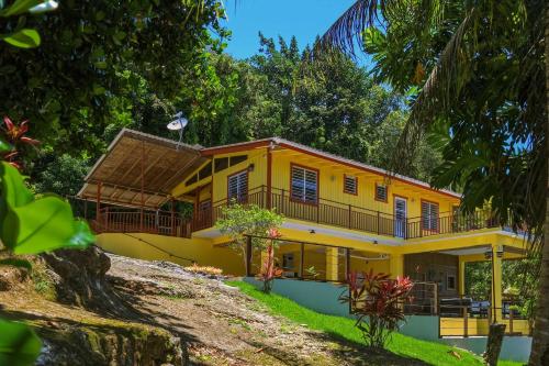 La Casita Amarilla en Utuado, Puerto Rico in Utuado