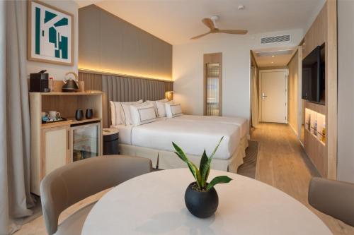 room detail thumbnail 1
