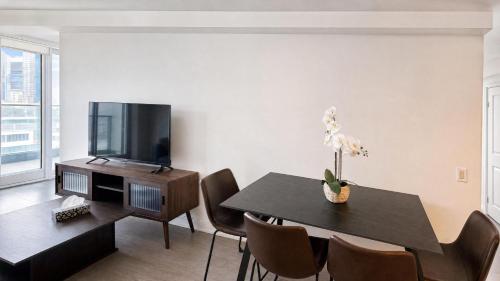 Elevate Living 3BR and Den Suite - Downtown – khách sạn tại Khu Vườn Hoa