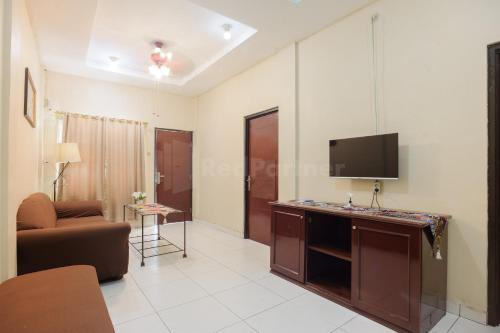 Palvelut, SRB near Mall Ciputra CIbubur Mitra RedDoorz in Cibubur
