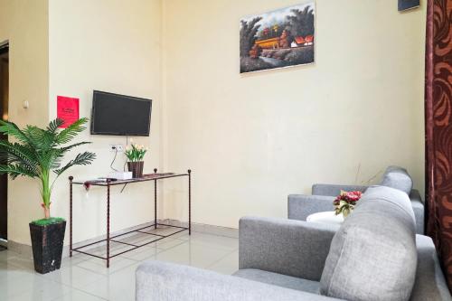 Palvelut, SRB near Mall Ciputra CIbubur Mitra RedDoorz in Cibubur