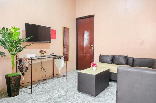 Palvelut, SRB near Mall Ciputra CIbubur Mitra RedDoorz in Cibubur