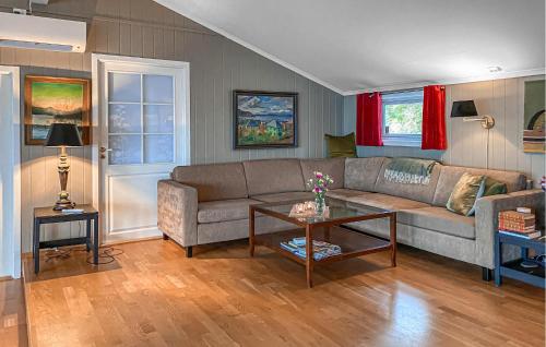 . 3 Bedroom Awesome Home In Korsvegen