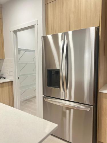 Cozy Edmonton Retreat Near West Edmonton Mall in Acheson (AB)
