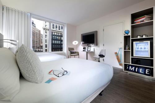 room detail thumbnail 2