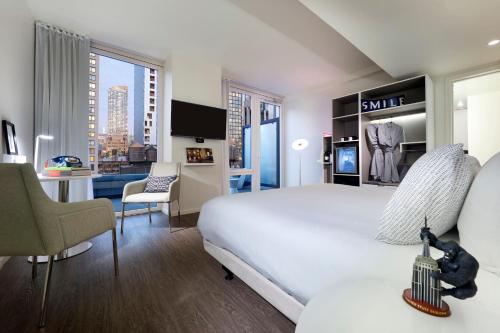 room detail thumbnail 2