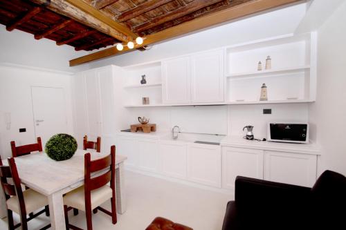LHP Suite Roma Trastevere - image 2