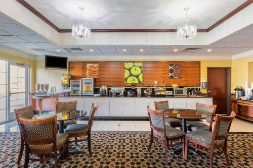 La Quinta by Wyndham Dodge City - image 20