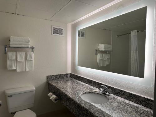 Quality Inn & Suites Everett/Seattle - image 23
