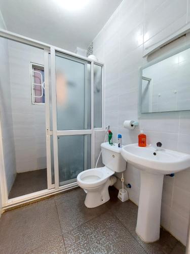 Ducha, Nyali Luxe stay-3BR with AC WIFI Netflix in Mombasa