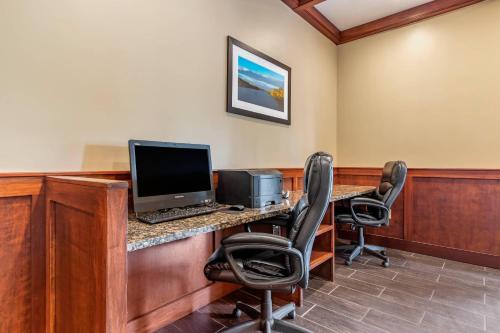 Comfort Suites Grand Rapids North - image 29