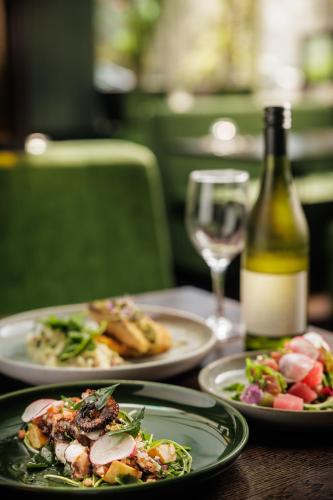 Restaurant, The Angus Hotel in Lower Hutt