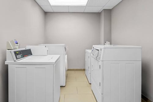 Comfort Suites Sanford - image 27