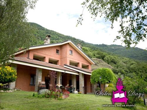  Stolen Days 300mq Villa, Pension in Caprie bei Val Della Torre