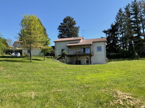 Maison contemporaine in Saint-Symphorien-de-Lay
