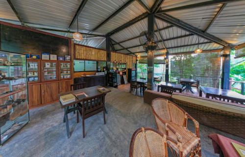 مطعم, Tea Cottage Resort and Spa in ناوالابيتيا