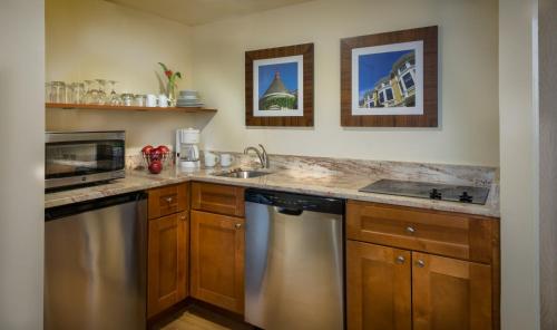 Georgetown Suites Harbour - image 5